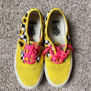 Vans men’s 6.5/ women’s 8, yellow checker pattern